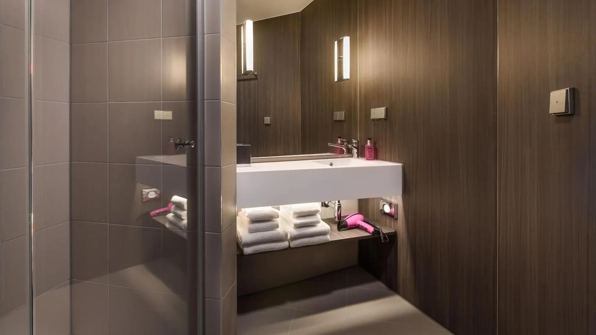 *** Hotel Moxy Dresden Neustadt Deutschland