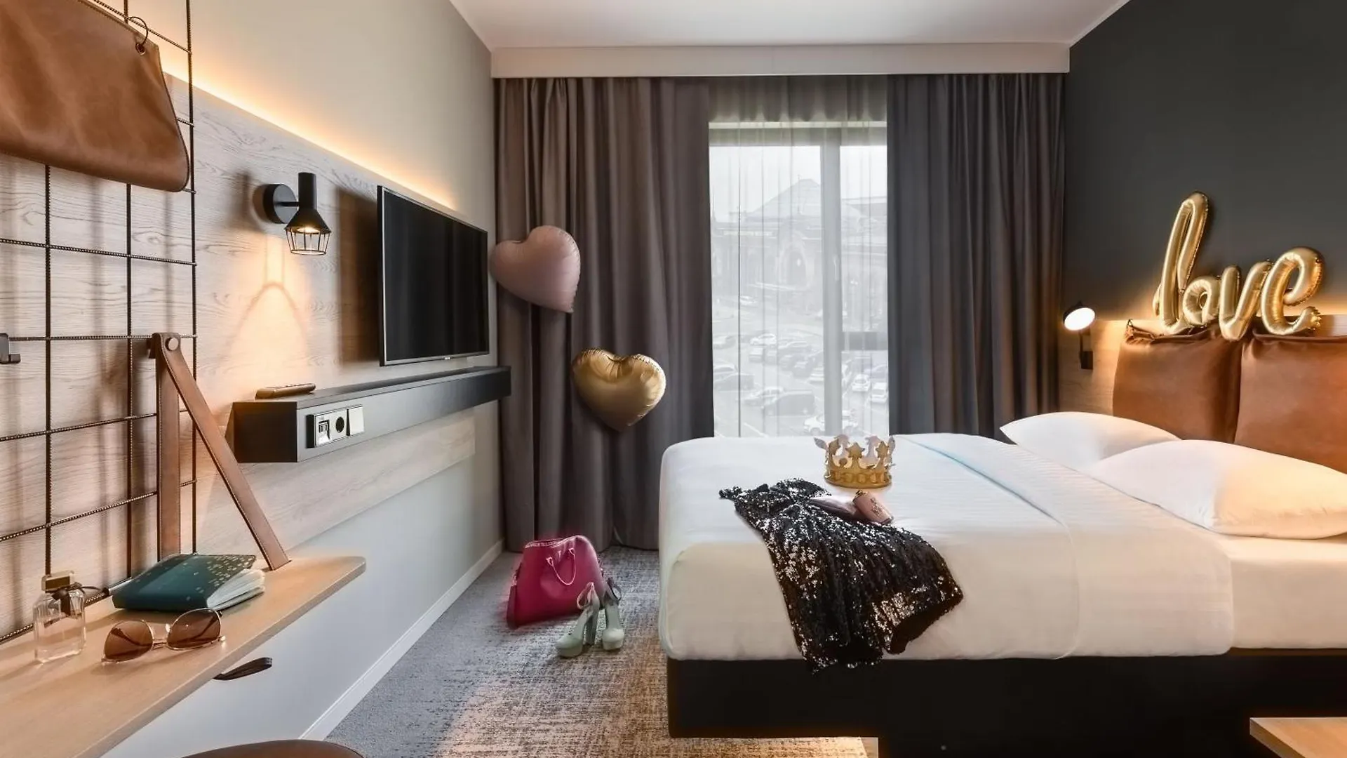 Moxy Dresden Neustadt Hotel