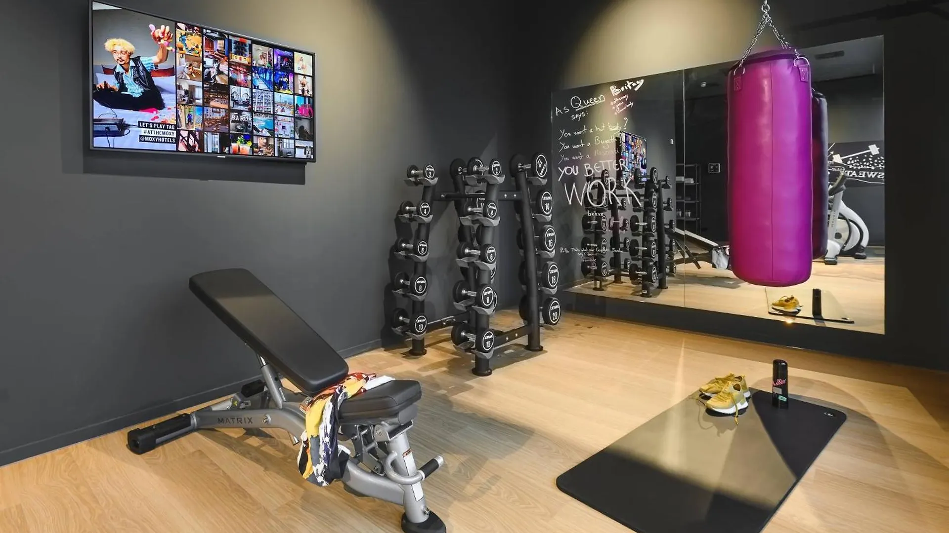 Moxy Dresden Neustadt 3*,